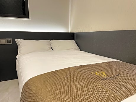 Deluxe Double Room (1 adult + 1 child)