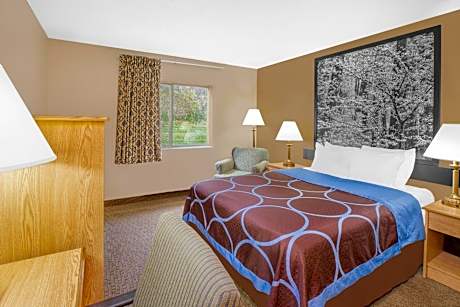 Queen Room - Disability Access - Non-Smoking