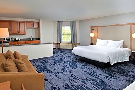 Hospitality Suite, 1 King, Sofa bed