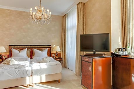 Doppelzimmer mit seitlichem Meerblick