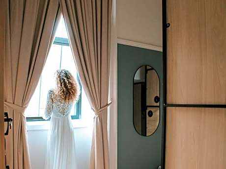 Bed in 8-Bed Mixed Dormitory Room with private Bathroom