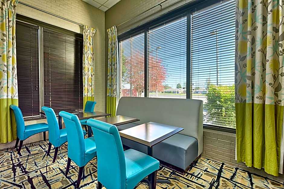 Hampton Inn By Hilton Norfolk-Naval Base