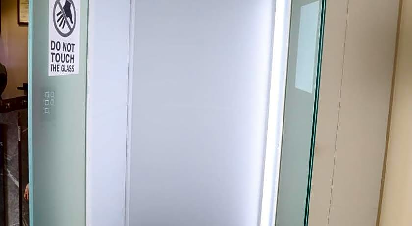 Capital O 90897 Island City Hotel