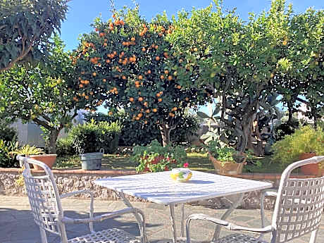 Casetta Minghitto Relaxing rooms in Capri