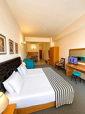 Lotus Family Hotel - Free Parking