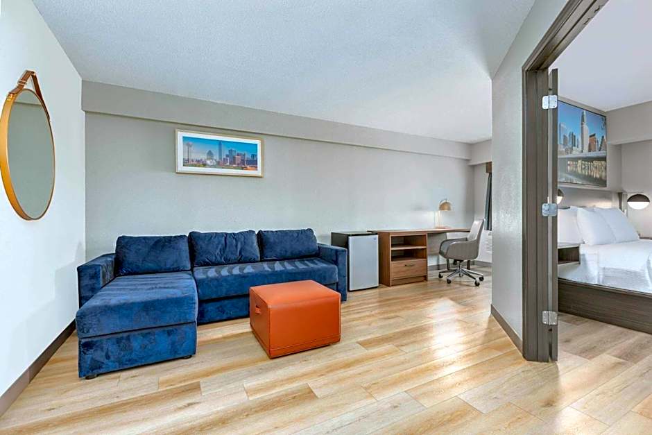 La Quinta Inn & Suites by Wyndham Dallas Dfw Airport North