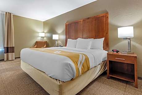 1 King Bed, Nonsmoking