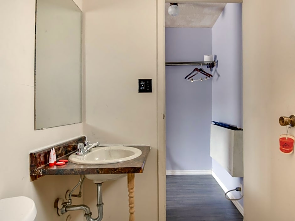 Falls Inn Near Casino Niagara By OYO