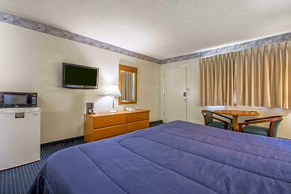 Econo Lodge Inn & Suites Ridgecrest