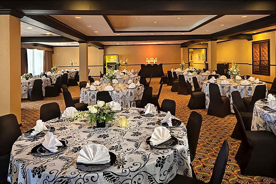 Historic Whispering Woods Hotel & Conference Center