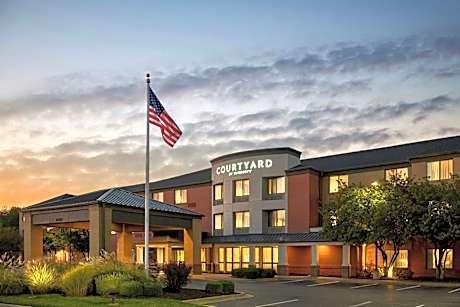 Courtyard by Marriott Kansas City Shawnee