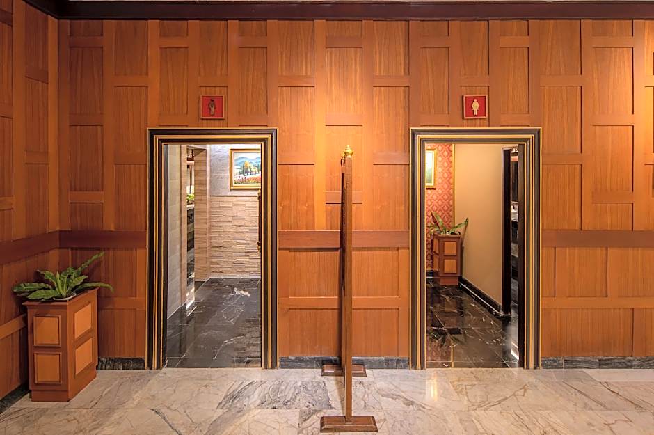 Alexander Hotel
