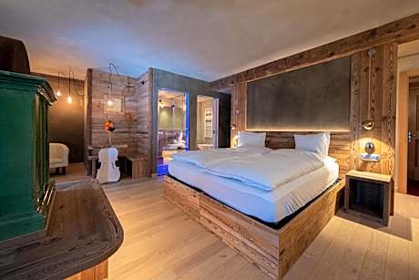 Deluxe Junior Suite with Two Bathrooms