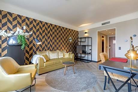 Suite 1 Double Bed 1 Single Bed