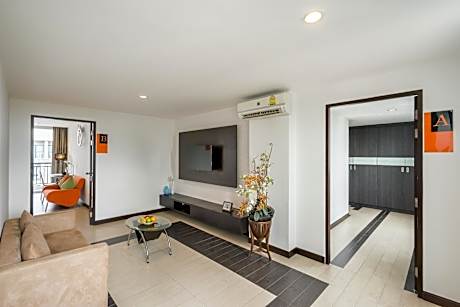 Grand Deluxe Family Room