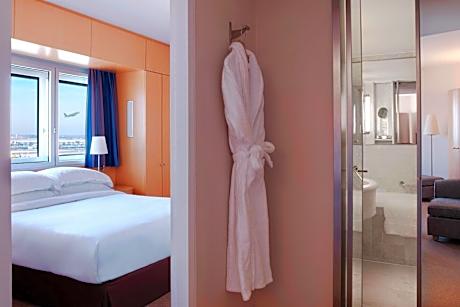 Junior Suite with Executive Lounge Access