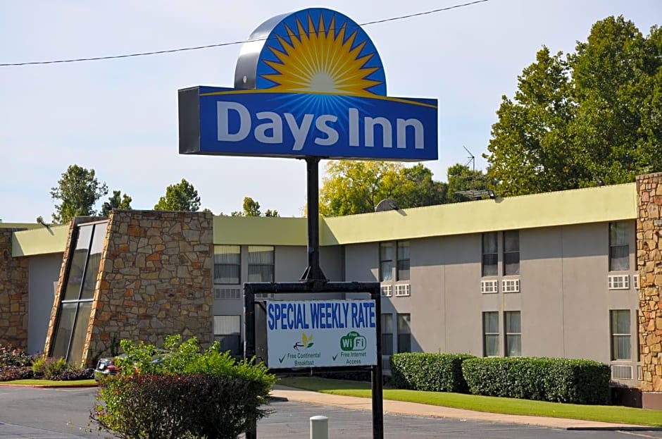 Days Inn by Wyndham Southern Hills/ORU