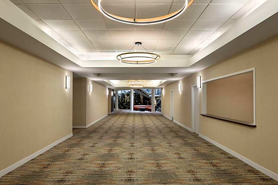 Four Points By Sheraton Edmonton South