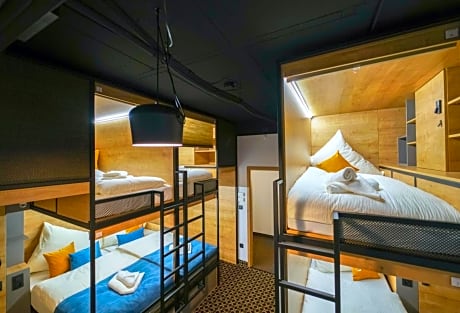 Classic Upper 35 in Capsule in 10-Bed Dormitory