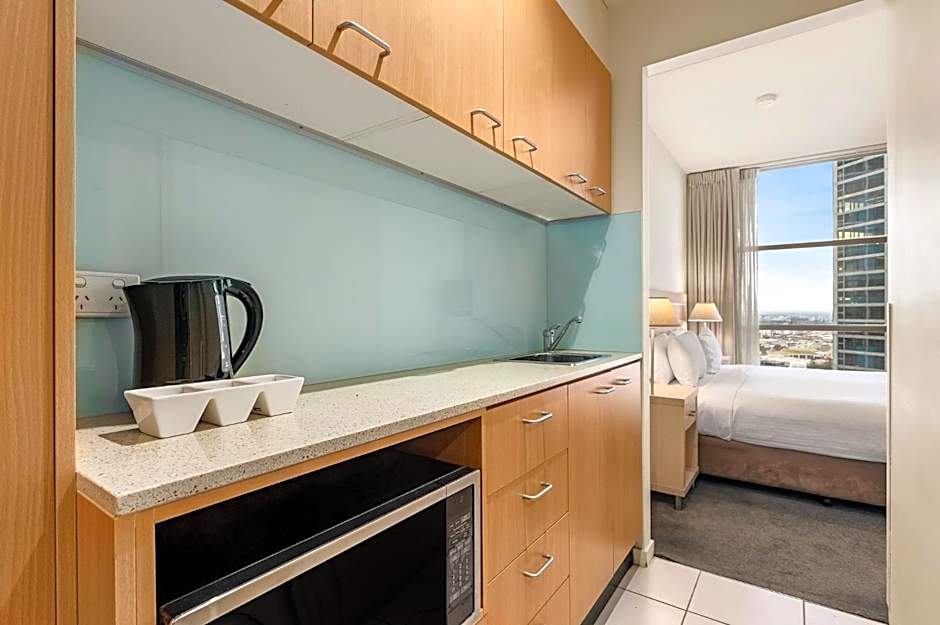 Oaks Melbourne on Lonsdale Suites