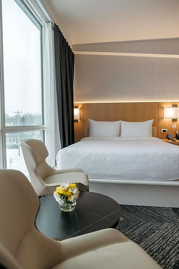 Clarion Lakeside Inn & Conference Centre