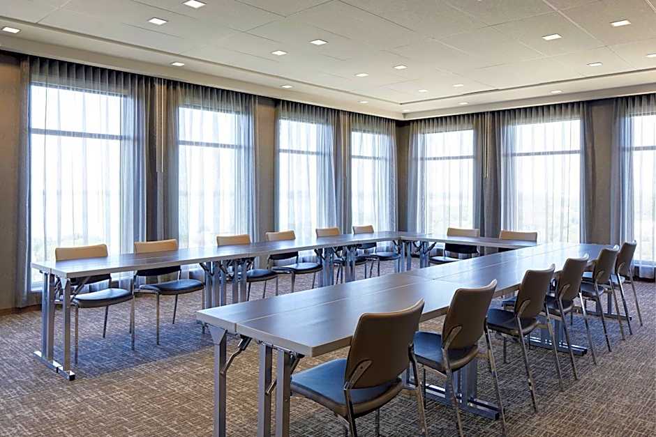 AC Hotel by Marriott Madison Downtown