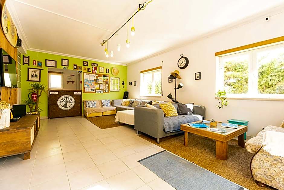 Pineapple Surf House