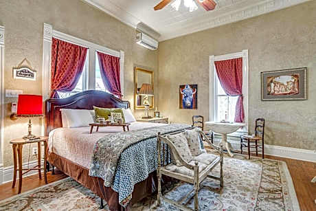 Deluxe King Suite