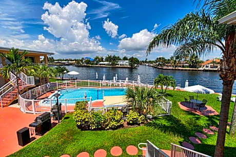 Aloha Apartments On the Intracoastal-Walk to the Beach
