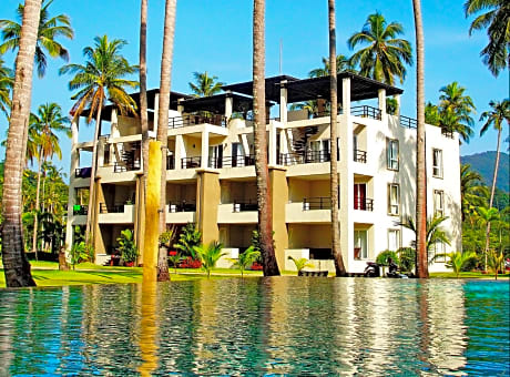 Siam Royal Bay Beach Villa and Beachfront Apartments
