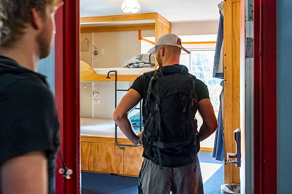 The Flaming Kiwi Backpacker