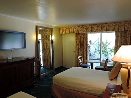 Queen Room with Two Queen Beds