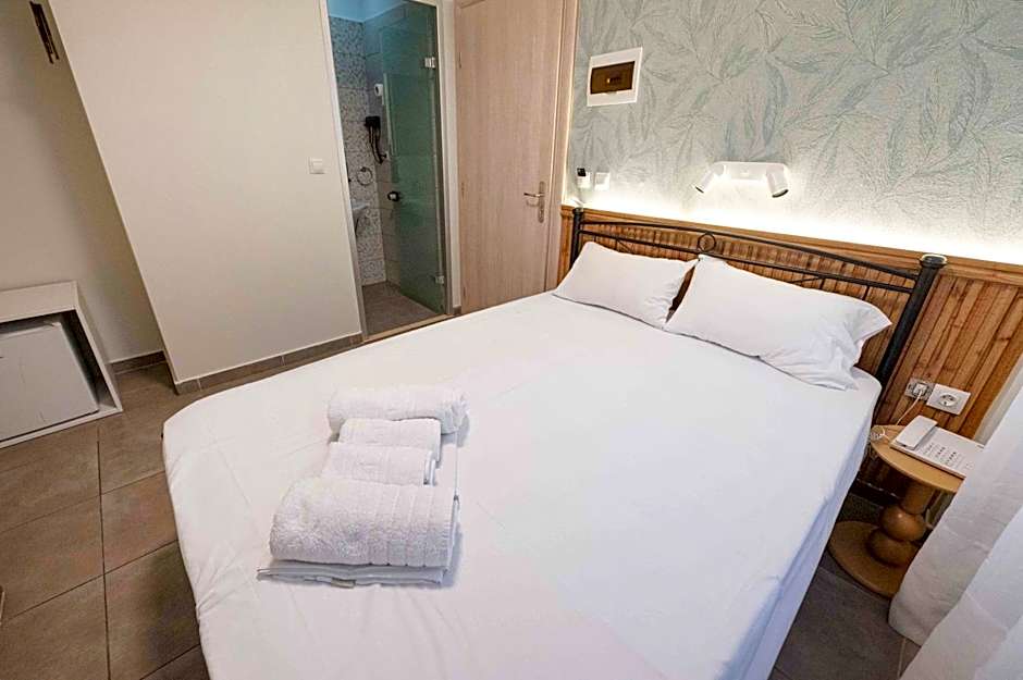 LUX Hotel 5 mins walk from port of Piraeus and metro station