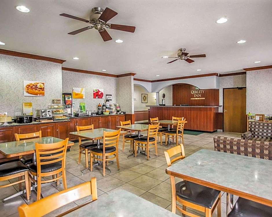 Quality Inn Peru near Starved Rock State Park