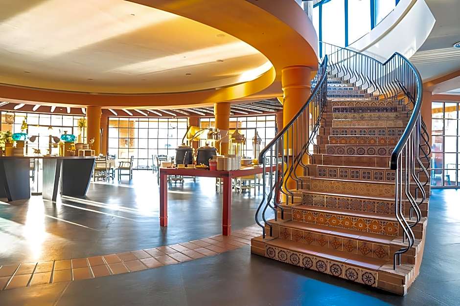 Millennium Lakeview Hotel