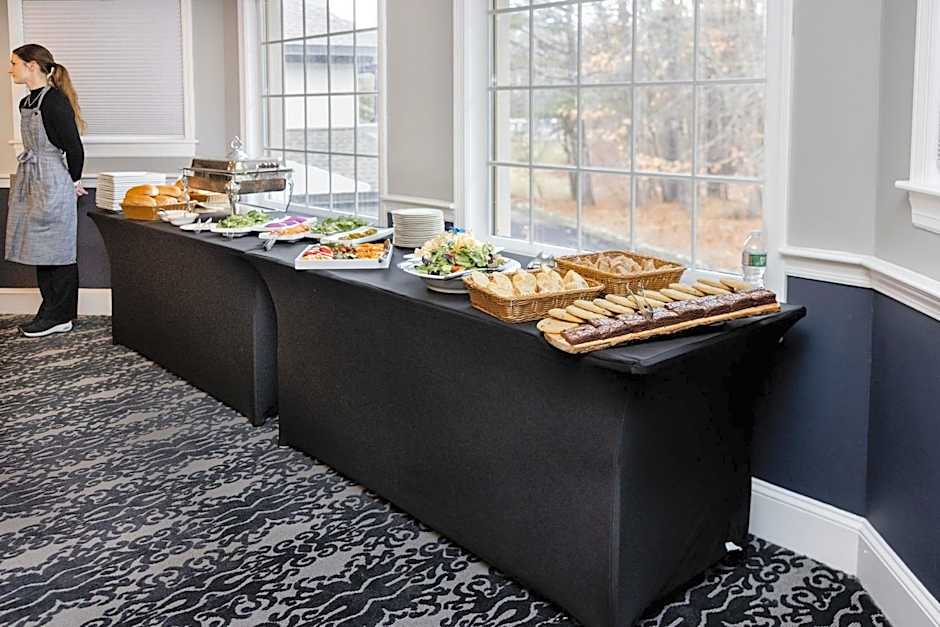 Chateau Merrimack Hotel & Spa