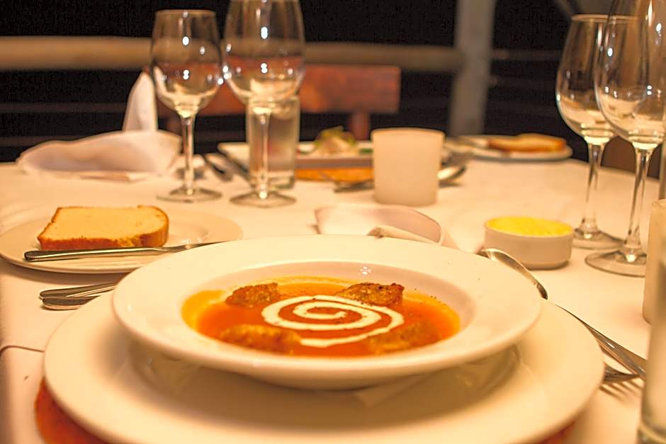 Rhino Post Safari Lodge