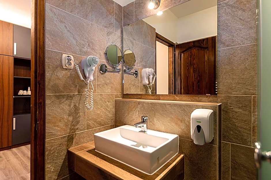 Vén Diófa De Lux Panzió