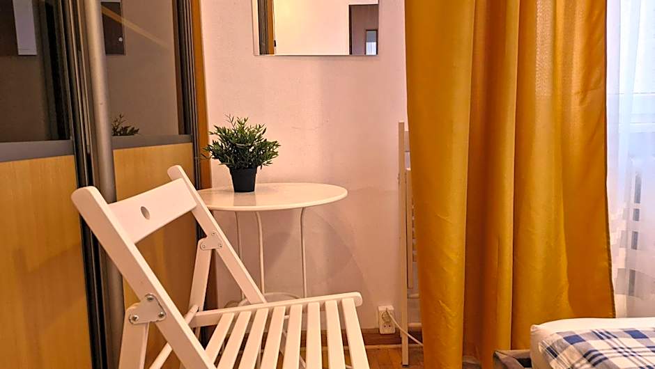 Niebieski Meander Pokoje blisko metra