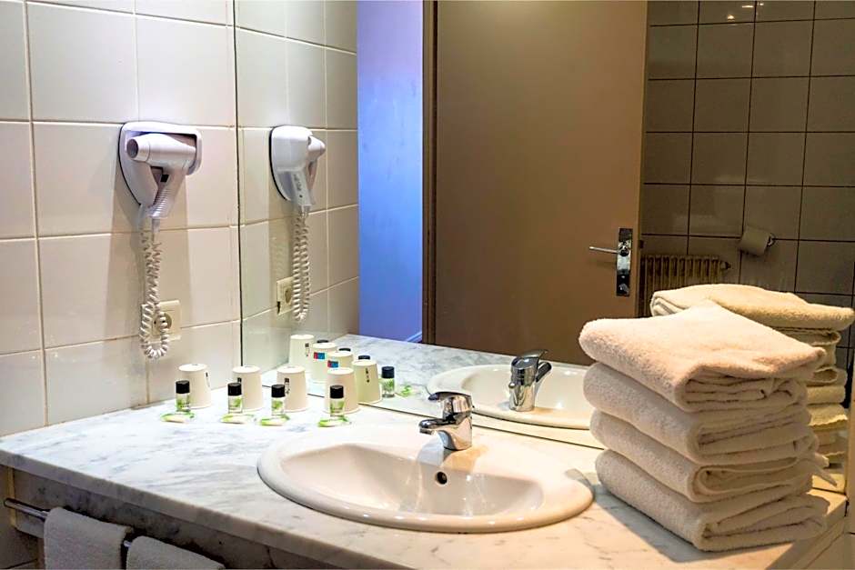 Hotel Ours Blanc - Place Victor Hugo