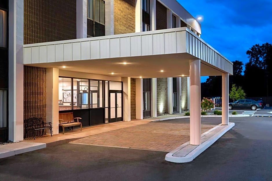 Super 8 by Wyndham Liverpool/Syracuse North Airport