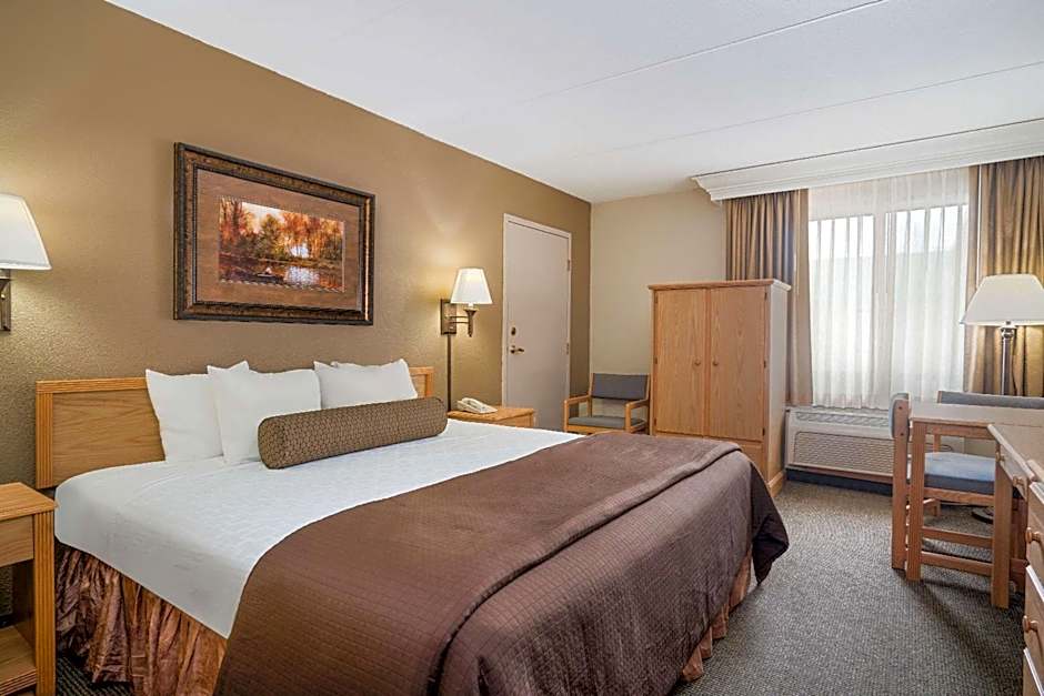 Ramada Hotel & Conference Center by Wyndham Plymouth