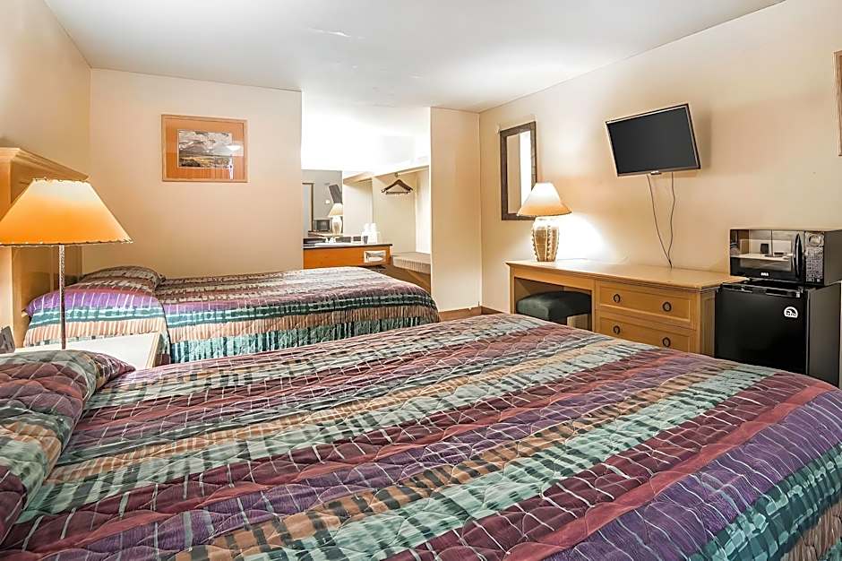 Econo Lodge Inn & Suites Kalispell - Glacier National Park Gateway