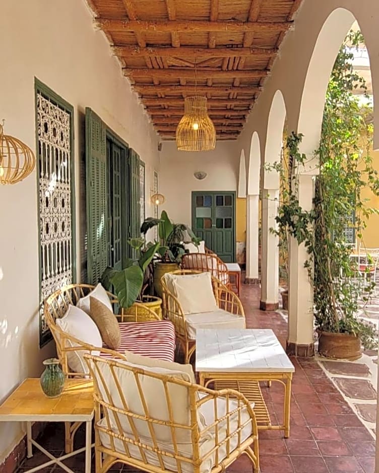 Sel d Ailleurs, Ouirgan - adults only