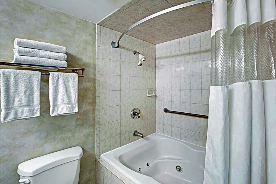 Ramada by Wyndham Flemington