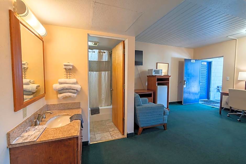 Travelers Inn by OYO Longview Kelso