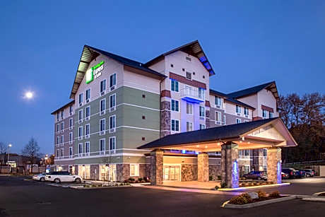 Holiday Inn Express & Suites Seattle South - Tukwila By IHG