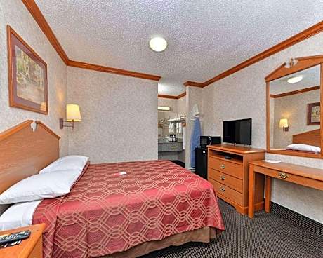 1 Queen Bed, Smoking