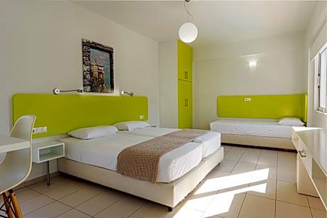 Studio (3 Adults)