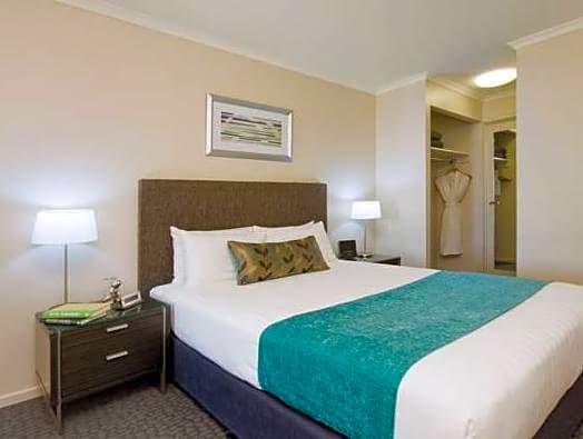 Pacific Suites Canberra